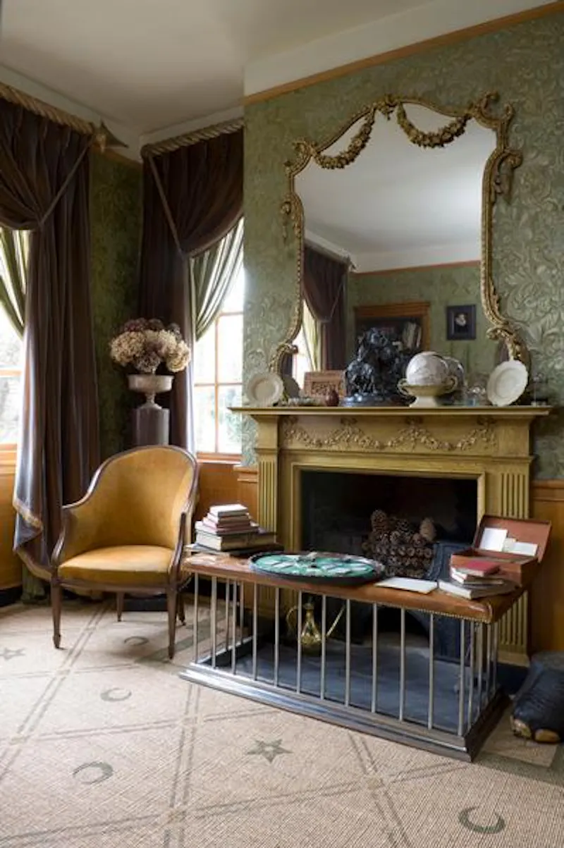 Fireplace at Elegant Huntingdon mansion, A1468 (photo 3)