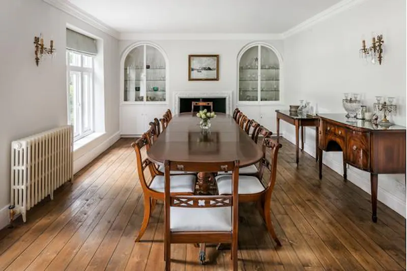Dining room at Film location D2377 in Hampshire (photo 3)