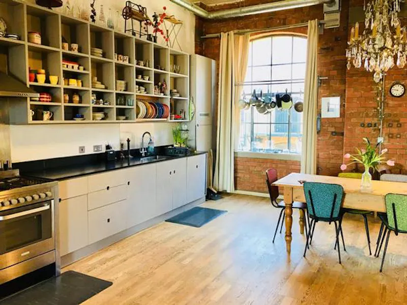 Exposed brick at Loft apartment in Poplar, F1169 (photo 5)
