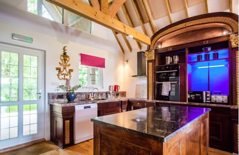 Kitchen at Film location D2380 in West Sussex (photo 4)