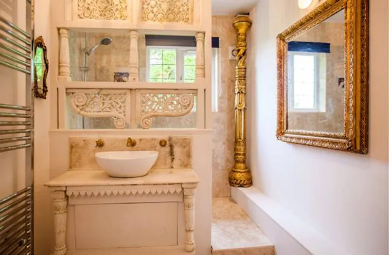 Bathroom at Film location D2380 in West Sussex (photo 6)