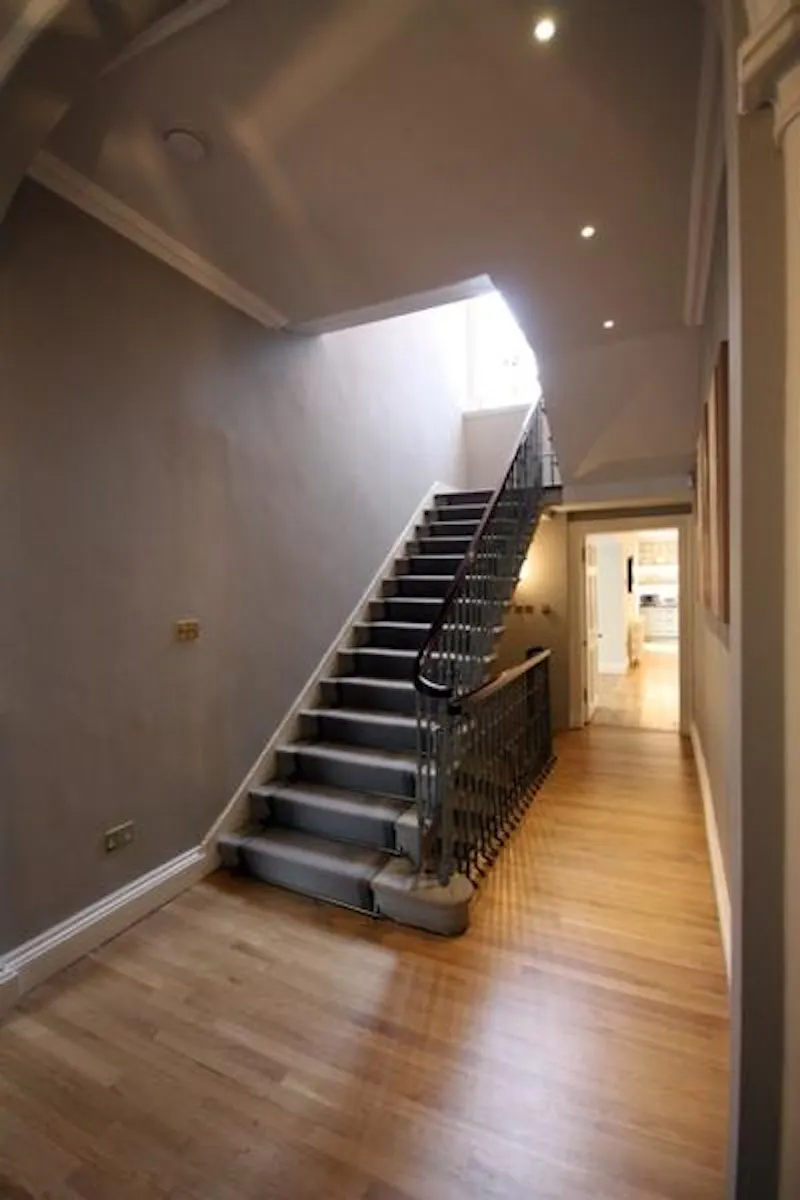 Staircase at Contemporary Edinburgh Mansion, M316 (photo 14)