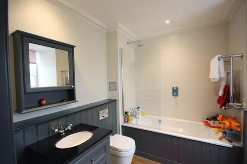 Bathroom at Contemporary Edinburgh Mansion, M316 (photo 20)