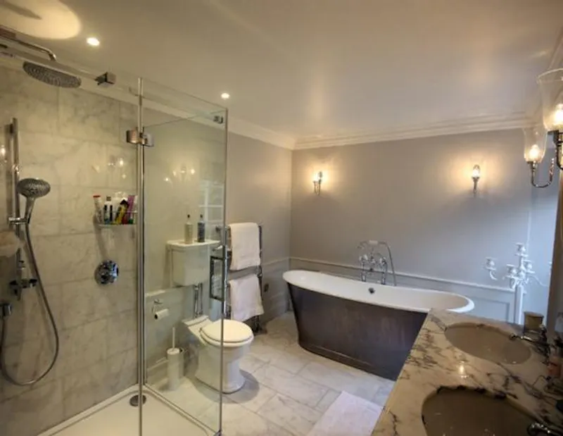 Bathroom at Contemporary Edinburgh Mansion, M316 (photo 30)