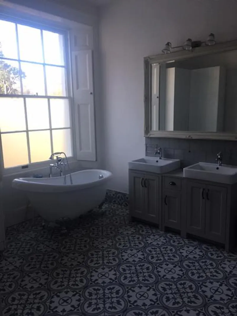 Bathroom at White house with North Downs views, A1471 (photo 10)