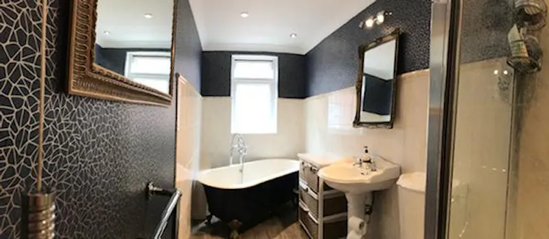 Bathroom at Film location E462 in Dorset (photo 8)