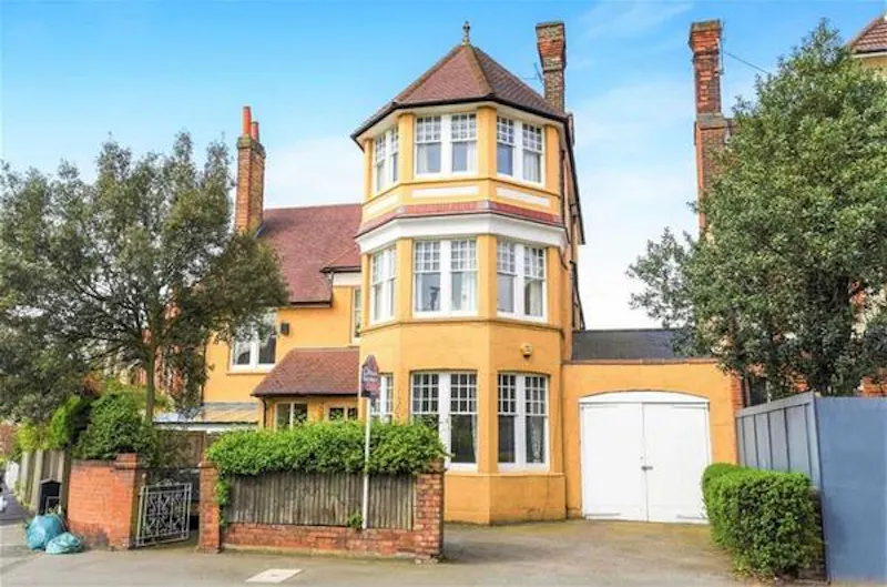 Yellow Streatham Home, B1840 (photo 1)