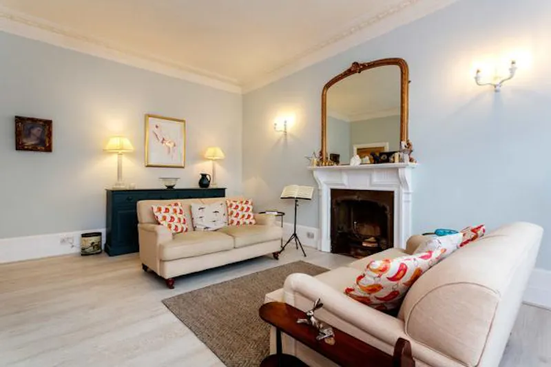 Yellow Streatham Home, B1840 (photo 11)