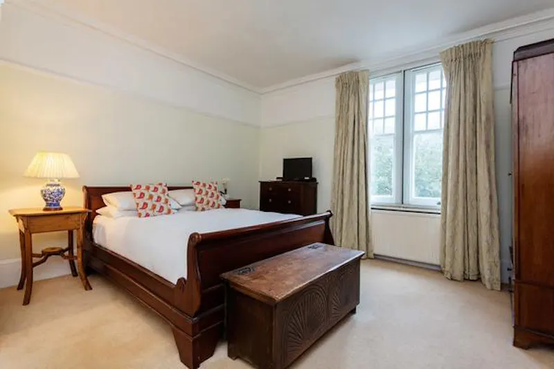 Bedroom at Yellow Streatham Home, B1840 (photo 14)