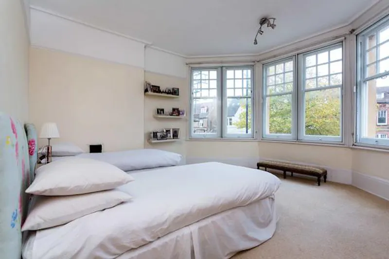 Yellow Streatham Home, B1840 (photo 20)
