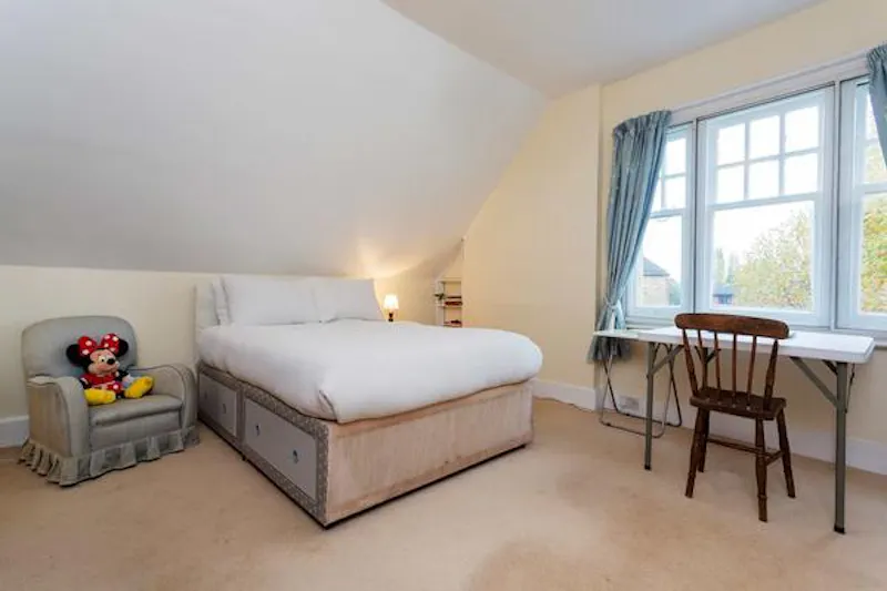 Bedroom at Yellow Streatham Home, B1840 (photo 23)