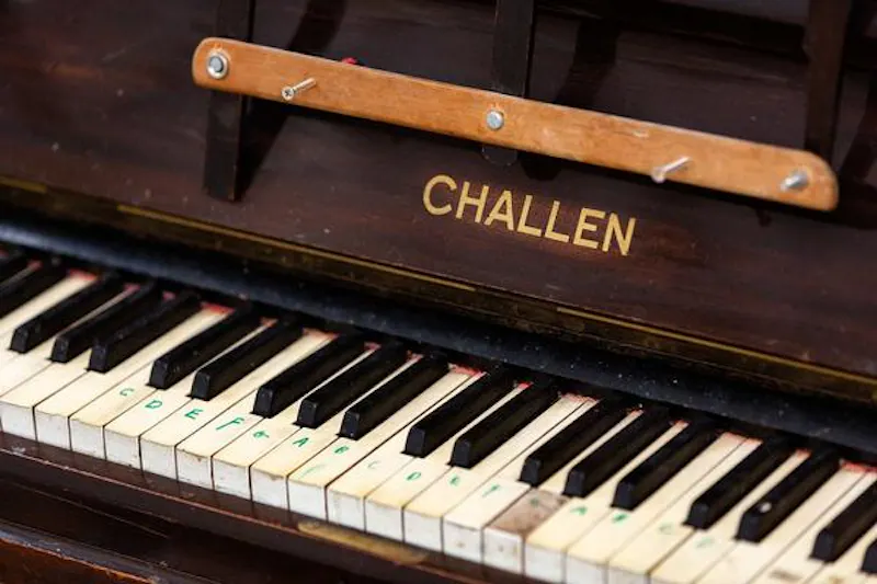 Piano at Yellow Streatham Home, B1840 (photo 28)