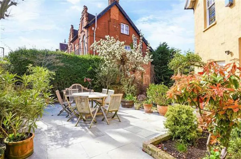 Yellow Streatham Home, B1840 (photo 32)