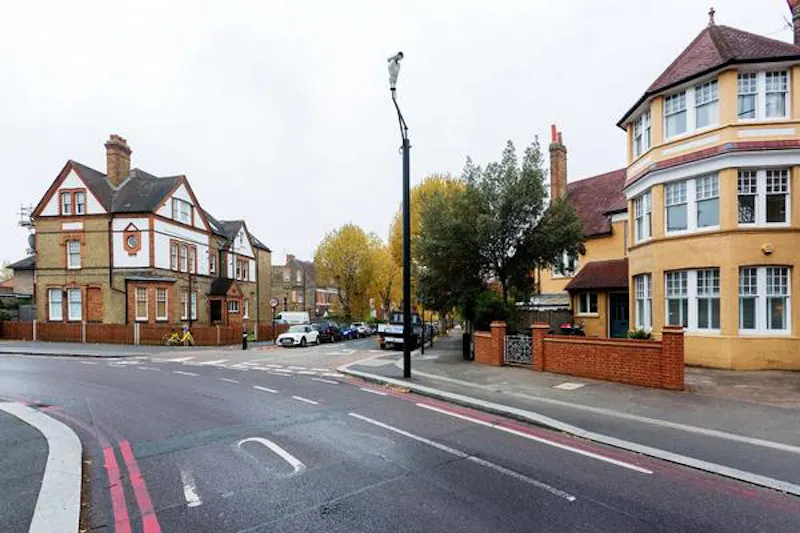 Yellow Streatham Home, B1840 (photo 34)