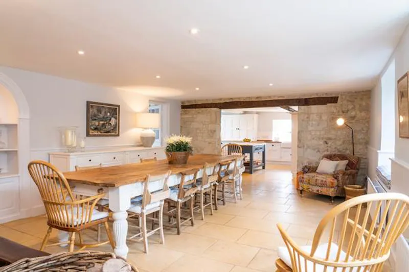 Dining room at Swindon Queen Anne house, A1501 (photo 8)