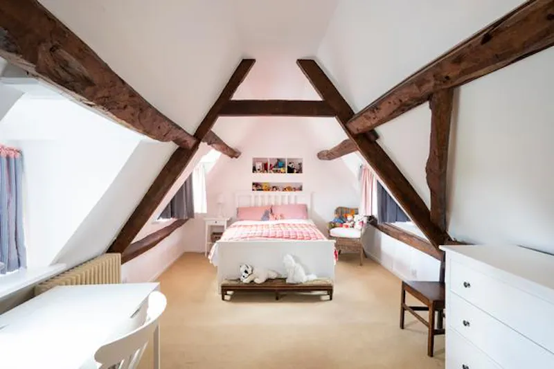 Beams at Swindon Queen Anne house, A1501 (photo 19)