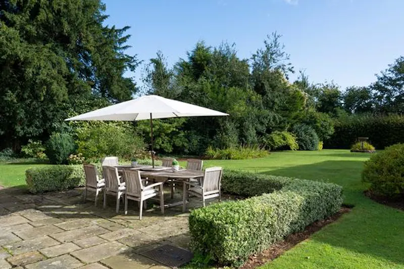 Garden at Swindon Queen Anne house, A1501 (photo 20)