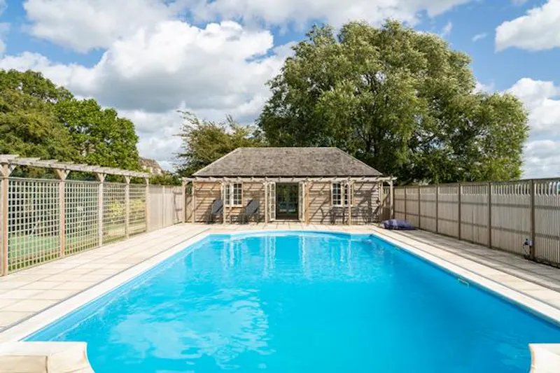 Swimming pool - outdoor at Swindon Queen Anne house, A1501 (photo 35)