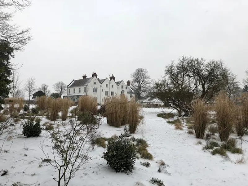Large white grange in Cobham, A1472 (photo 53)
