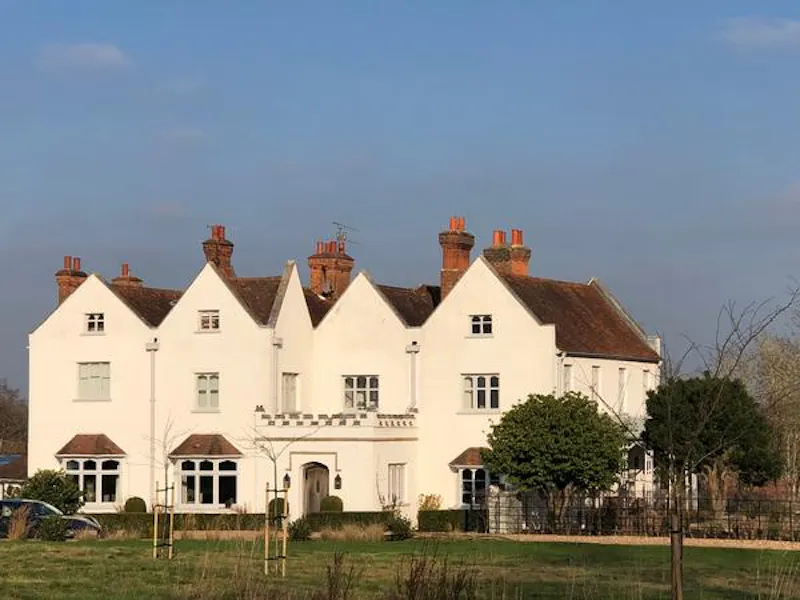 Large white grange in Cobham, A1472 (photo 56)