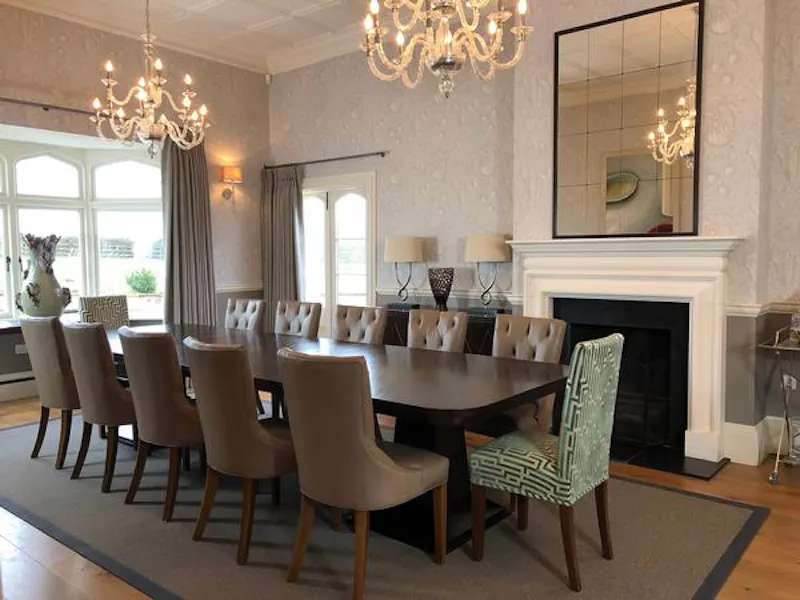Dining room at Large white grange in Cobham, A1472 (photo 17)