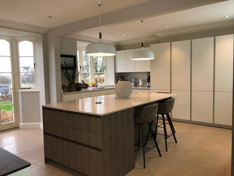Kitchen at Large white grange in Cobham, A1472 (photo 31)
