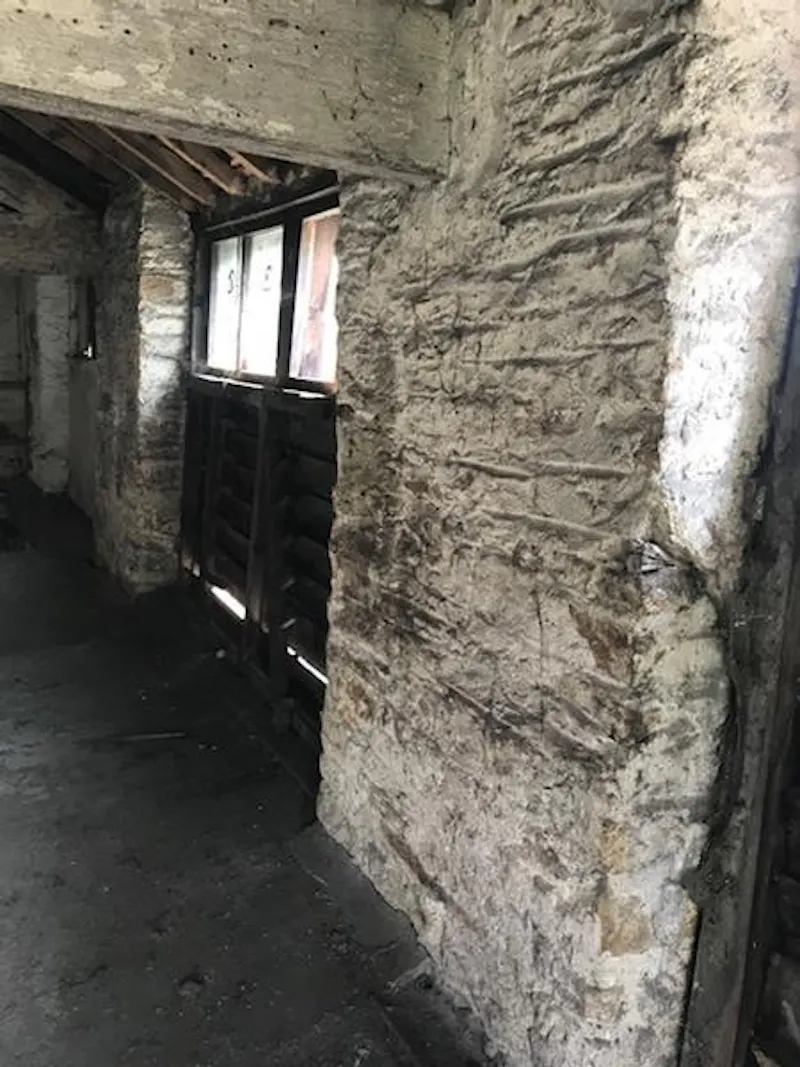 Derelict outbuilding in Manchester, Q132 (photo 12)