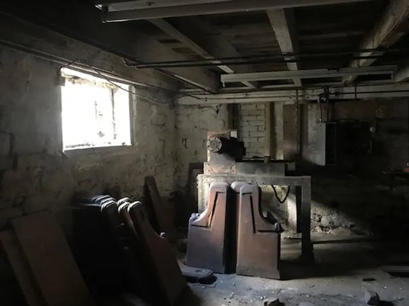 Derelict outbuilding in Manchester, Q132 (photo 22)