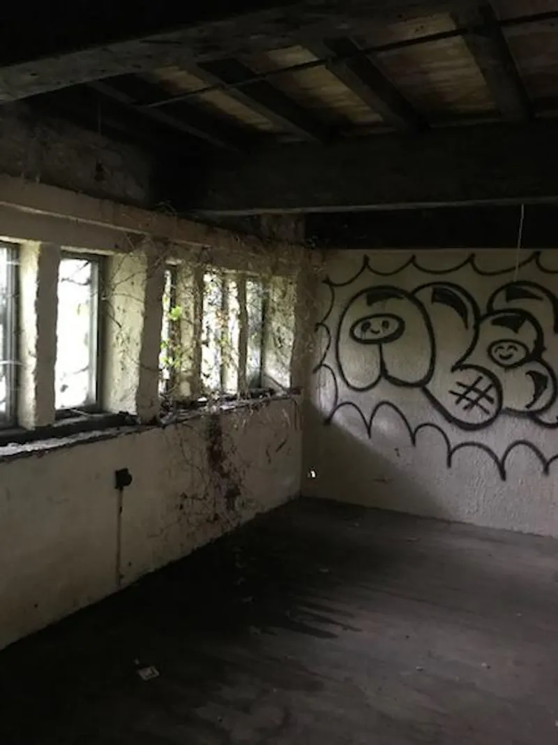 Derelict outbuilding in Manchester, Q132 (photo 28)