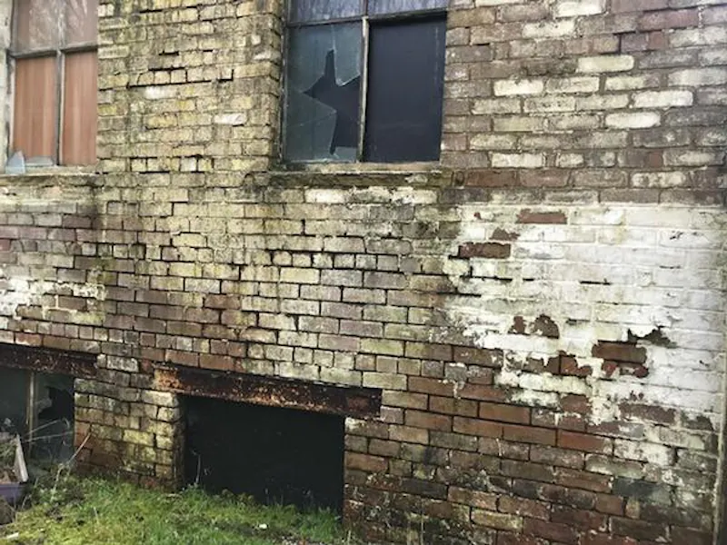 Derelict outbuilding in Manchester, Q132 (photo 31)
