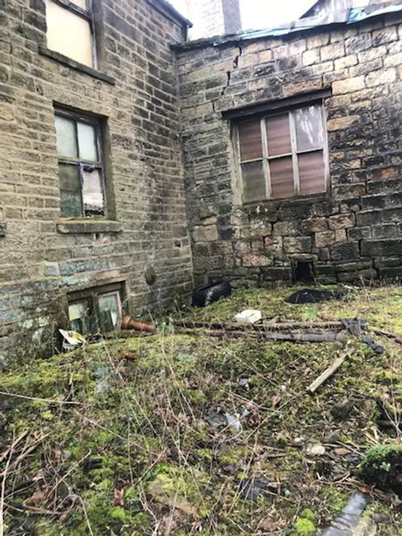 Derelict outbuilding in Manchester, Q132 (photo 34)