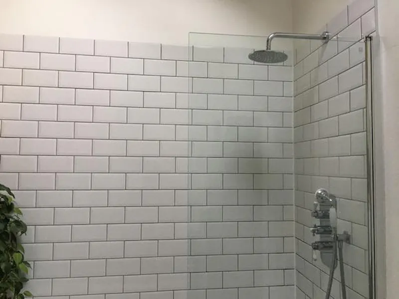 Shower at Newington Green apartment, F1170 (photo 15)