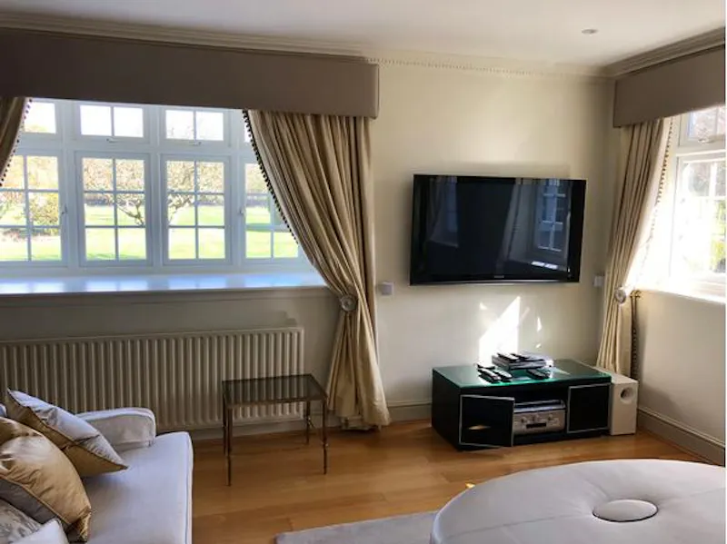 Elegant new build in Windsor , D2387 (photo 6)