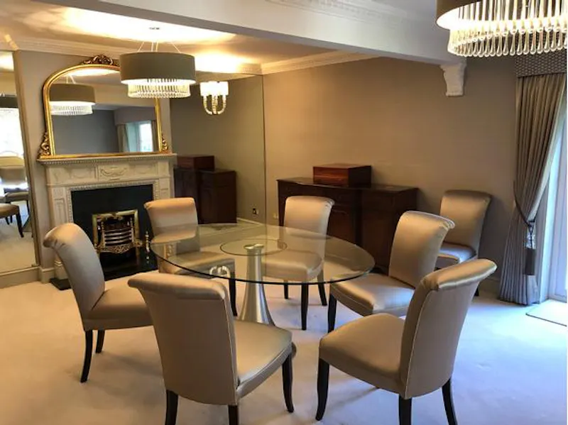 Elegant new build in Windsor , D2387 (photo 8)