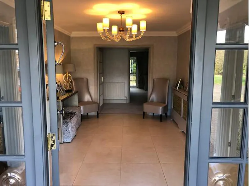 Elegant new build in Windsor , D2387 (photo 10)
