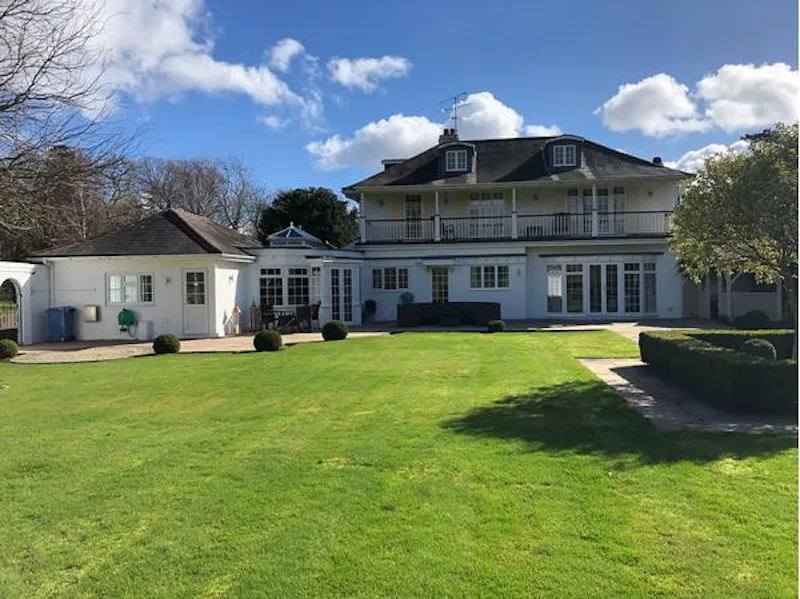 Elegant new build in Windsor , D2387 (photo 14)
