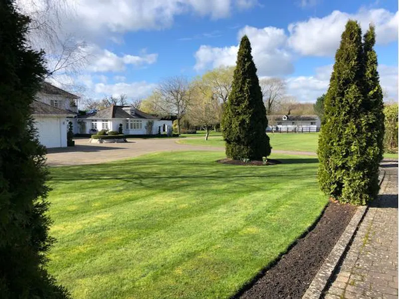 Elegant new build in Windsor , D2387 (photo 16)