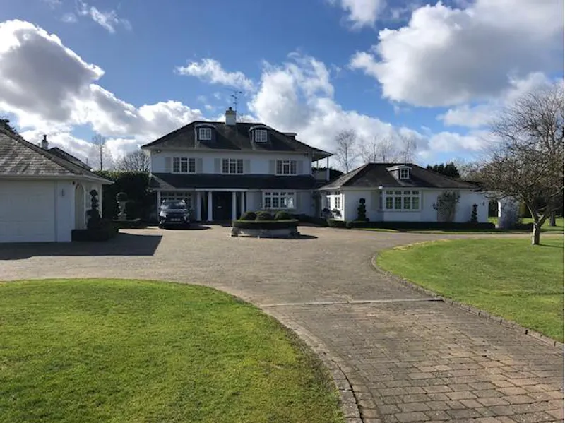 Elegant new build in Windsor , D2387 (photo 18)