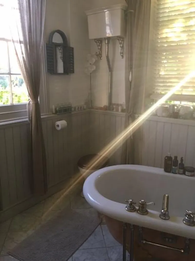 Bath - rolltop at Sunbury-on-Thames riverside home, A1474 (photo 16)