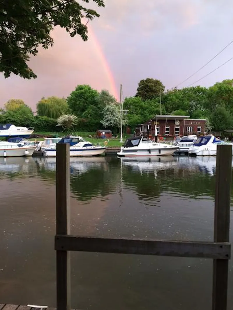 Sunbury-on-Thames riverside home, A1474 (photo 45)