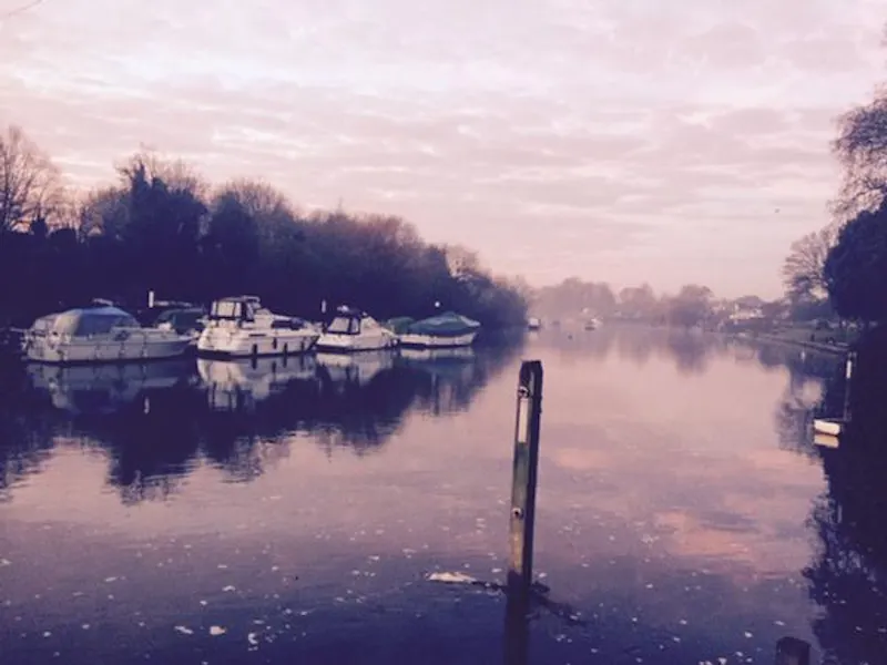 Sunbury-on-Thames riverside home, A1474 (photo 46)