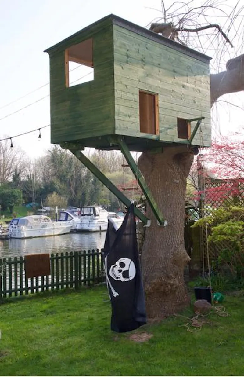 Treehouse at Sunbury-on-Thames riverside home, A1474 (photo 47)