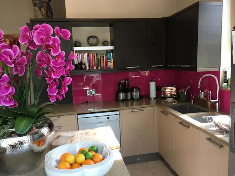 Kitchen at Film location B1843 in London (photo 7)