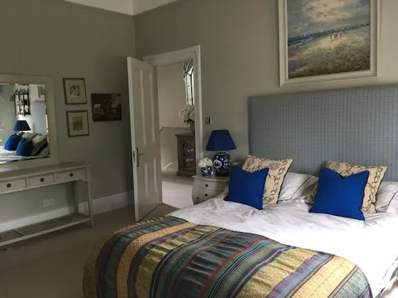 Bedroom at Film location B1843 in London (photo 16)