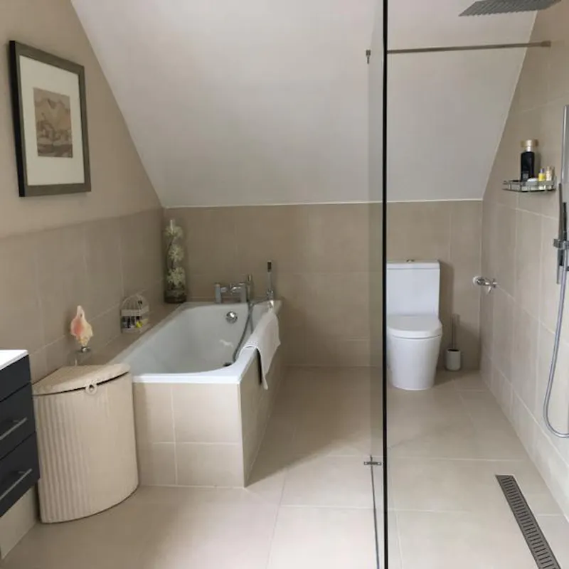Bathroom at Film location B1843 in London (photo 19)