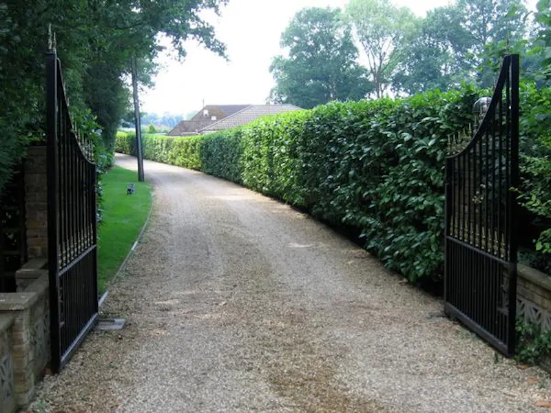 Driveway at Film location D2391 in Berkshire (photo 27)