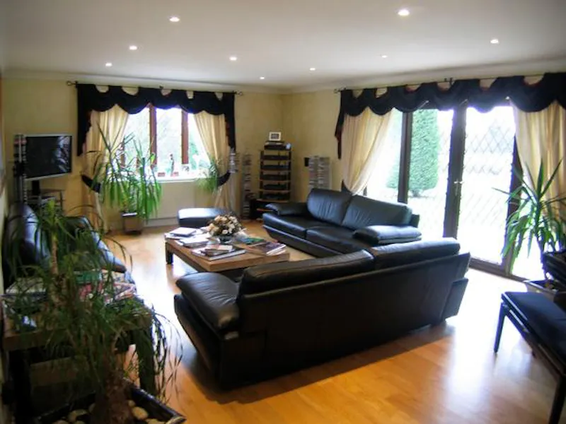 Living Room at Film location D2391 in Berkshire (photo 4)