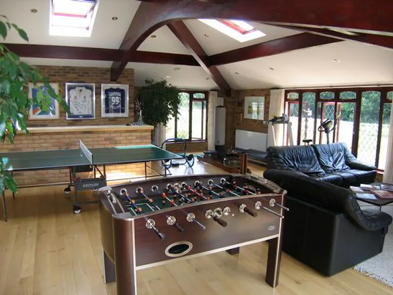 Games room at Film location D2391 in Berkshire (photo 5)