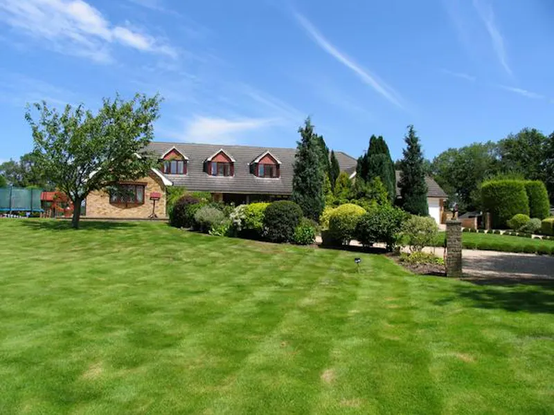 Garden at Film location D2391 in Berkshire (photo 19)