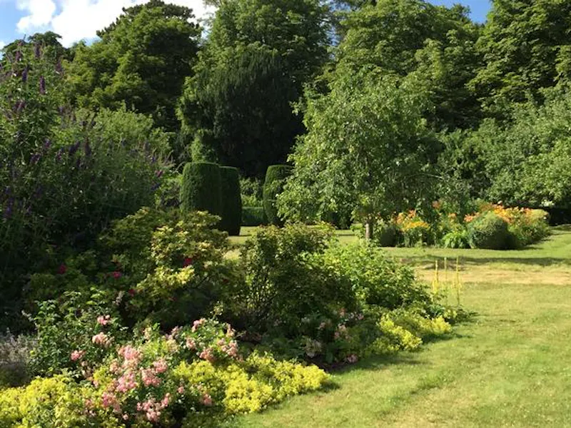Garden at Henley Gothic Revival Hall, H182 (photo 5)
